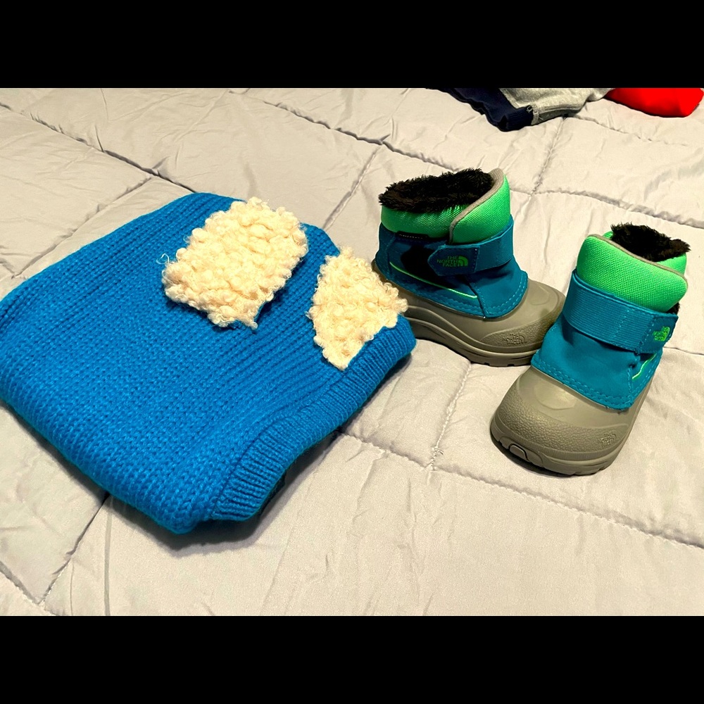 Baby boy snow boots and hat